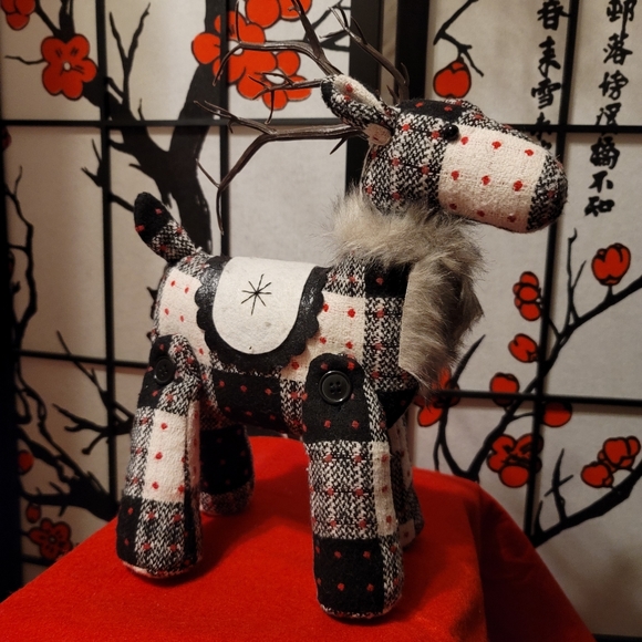 UNKNOWN 2021 Other - CHRISTMAS BLACK WHITE PLAID REINDEER WITH BUTTON MOVABLE LEGS/HOLIDAY INDOOR ART